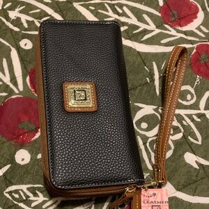 Stone Mountain Accessories Black and Brown Leather Wristlet